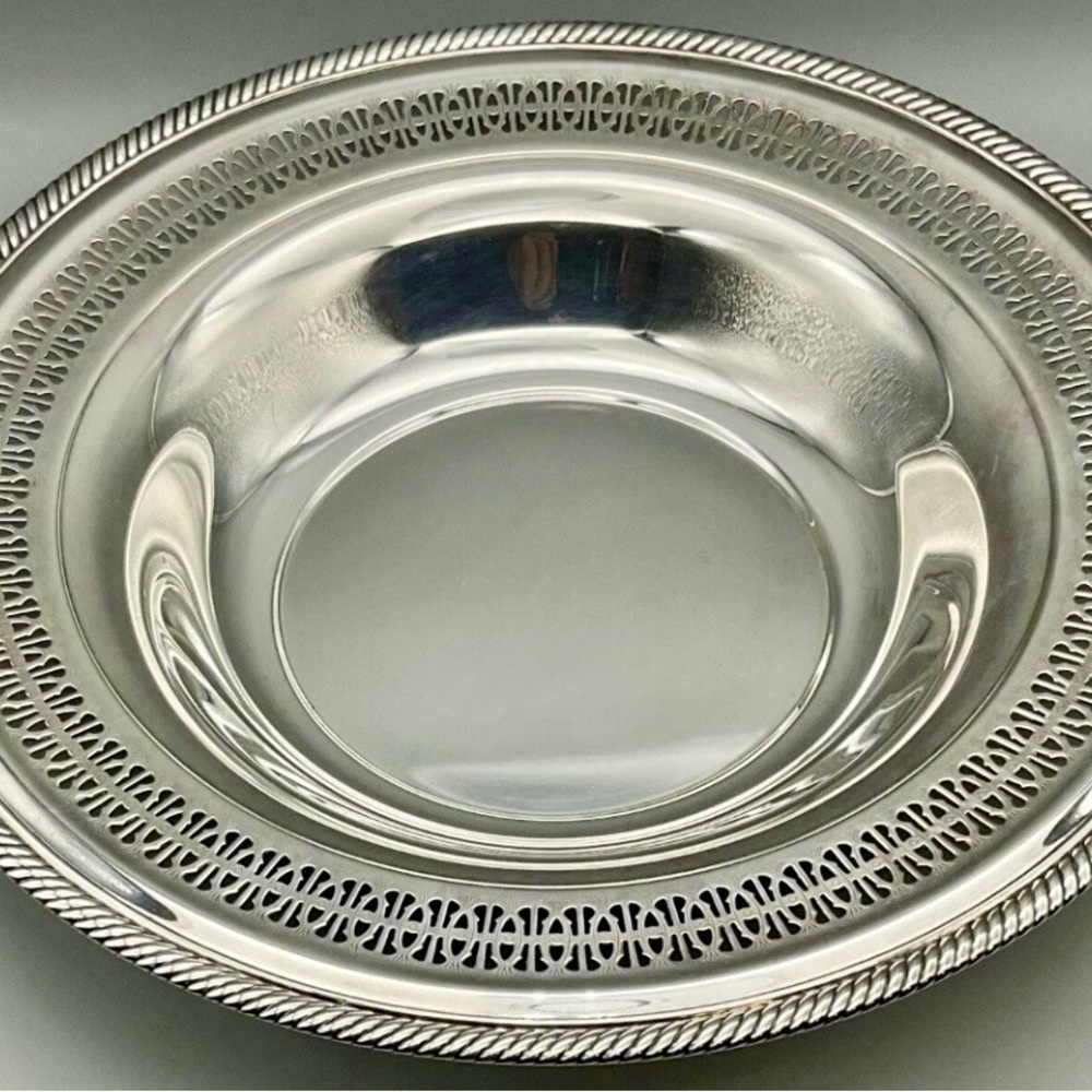 12.25” WM Rogers 835 Pierced Lattice Silverplate Serving Bowl